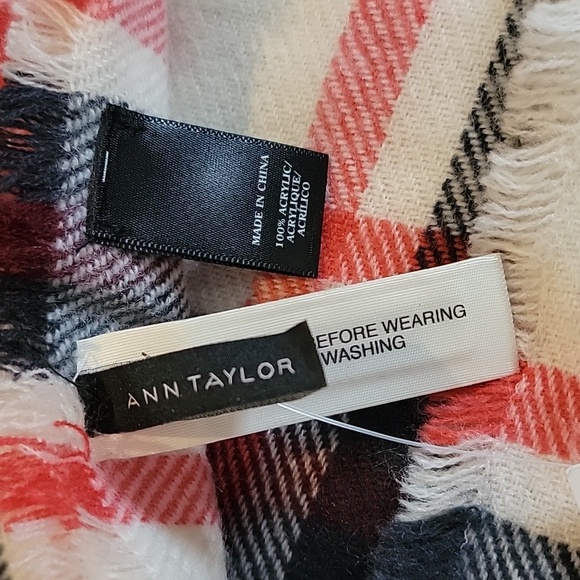 NWT Ann Taylor 60" x 62" Blanket Scarf - Picture 7 of 9
